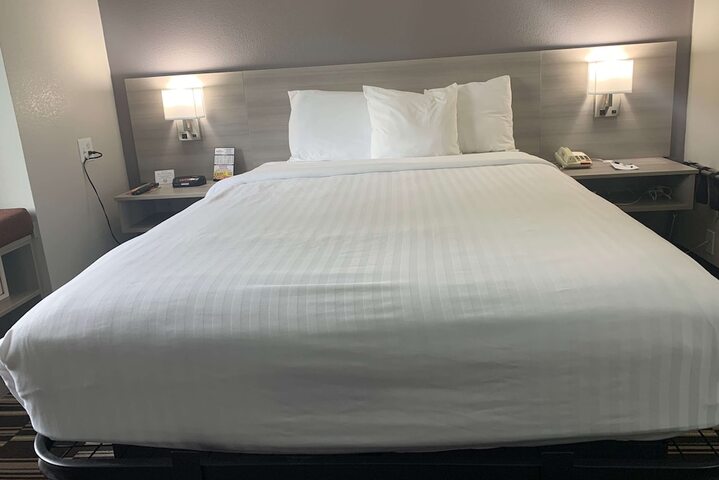Room 9 of 19