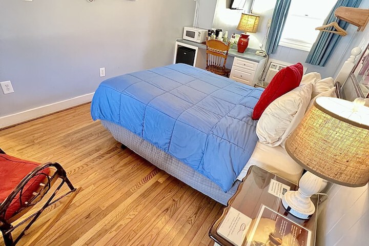 Room 143 of 191
