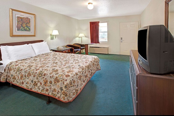 Knights Inn South Houston