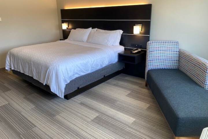 Room 30 of 50