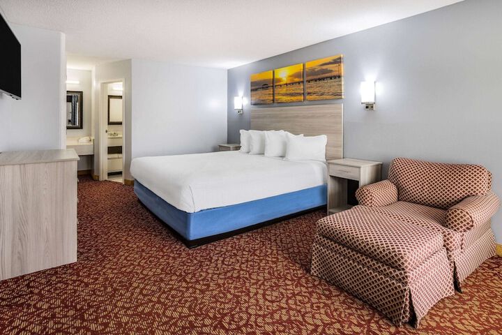 Room 9 of 28