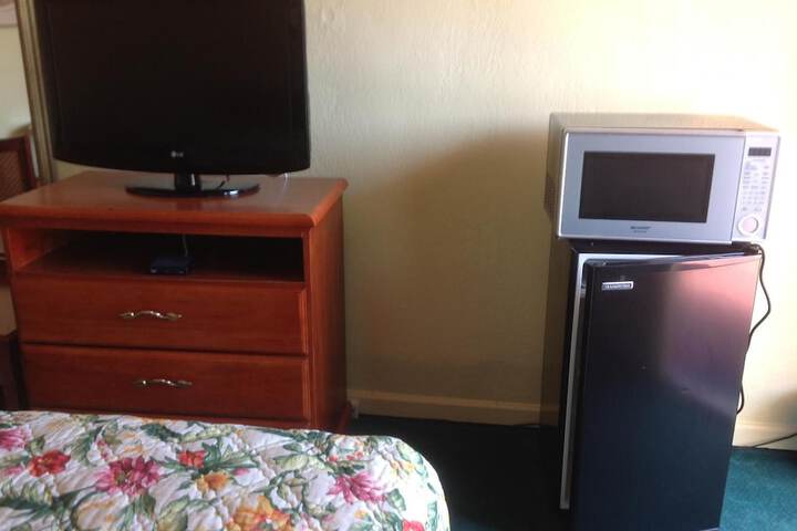 Room 6 of 25