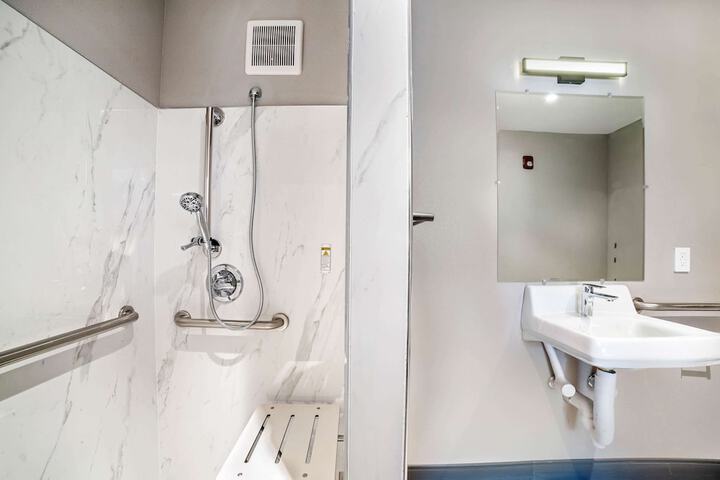 Studio 6 Suites – Stockton CA – Waterfront