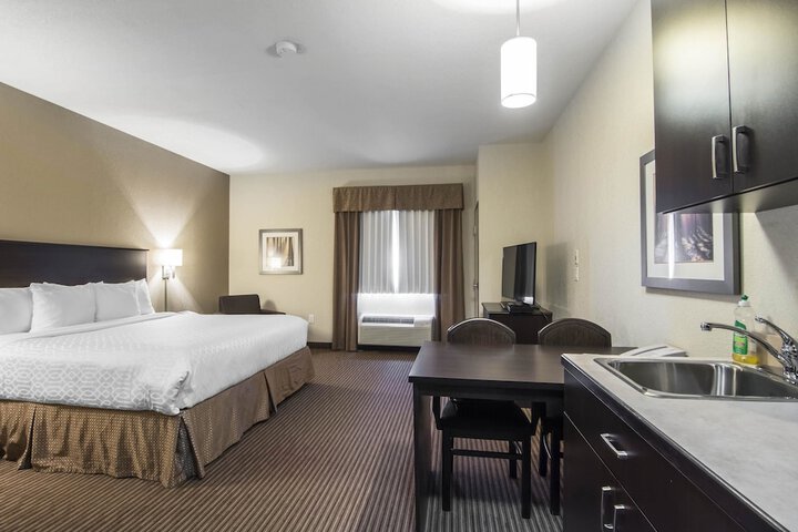Room 9 of 32