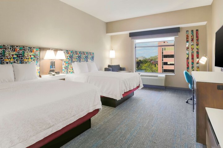 Hampton Inn & Suites Pittsburgh-Downtown