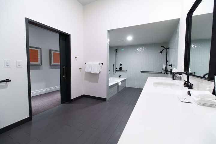 Room 42 of 60