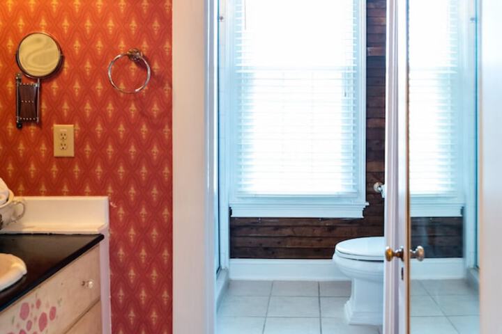 Room 27 of 48