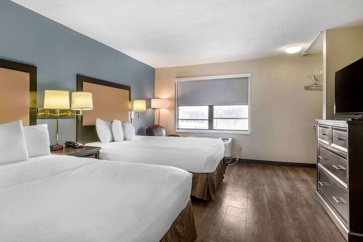 Room 8 of 19