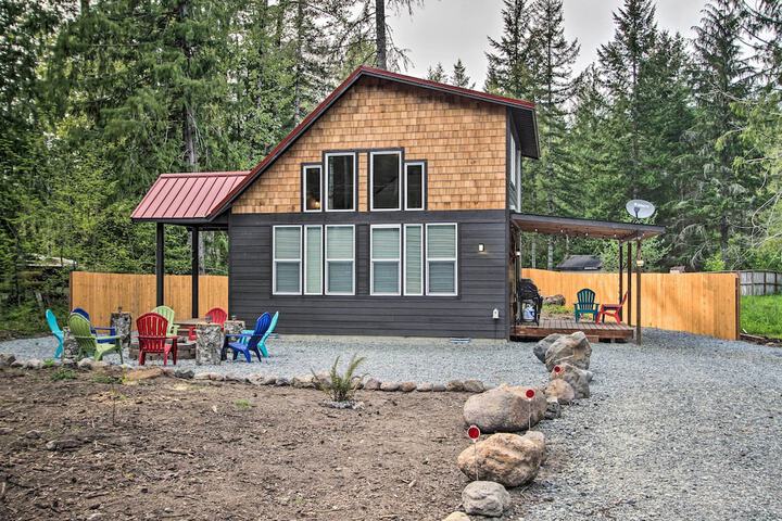 Cozy Cabin - 5 Miles to Mt. Rainier National Park!