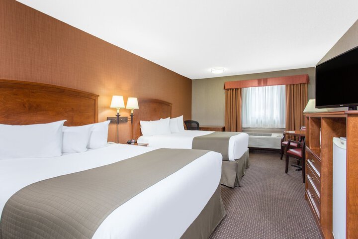 Canmore Inn & Suites