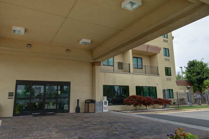 Hotel 5 of 72