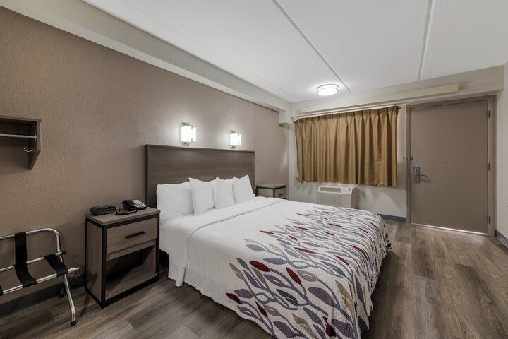 Room 33 of 37