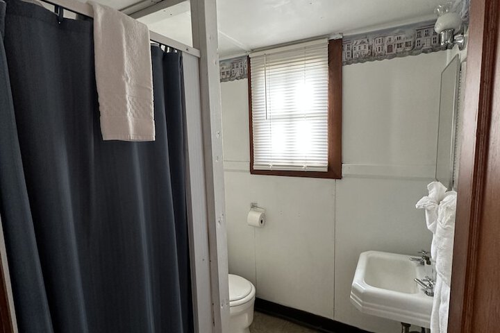 Room 11 of 24