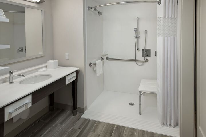 Room 13 of 27