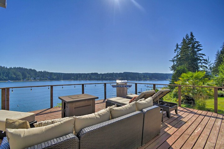 Waterfront Gig Harbor Home w / Furnished Deck