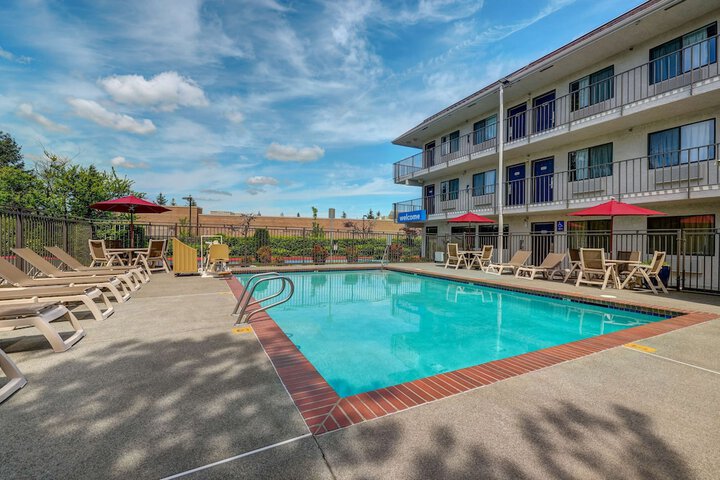 Motel 6 Kirkland WA - North Kirkland