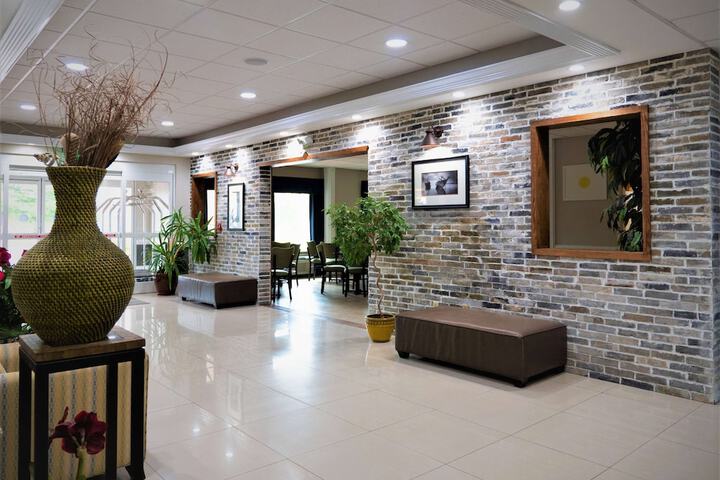 Days Inn & Suites by Wyndham Savannah North I-95