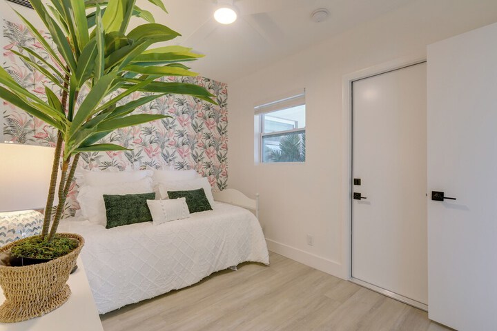 Intracoastal Getaway! North Palm Beach Apartment