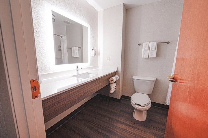 Room 12 of 33