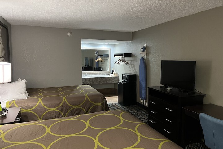 Room 10 of 31
