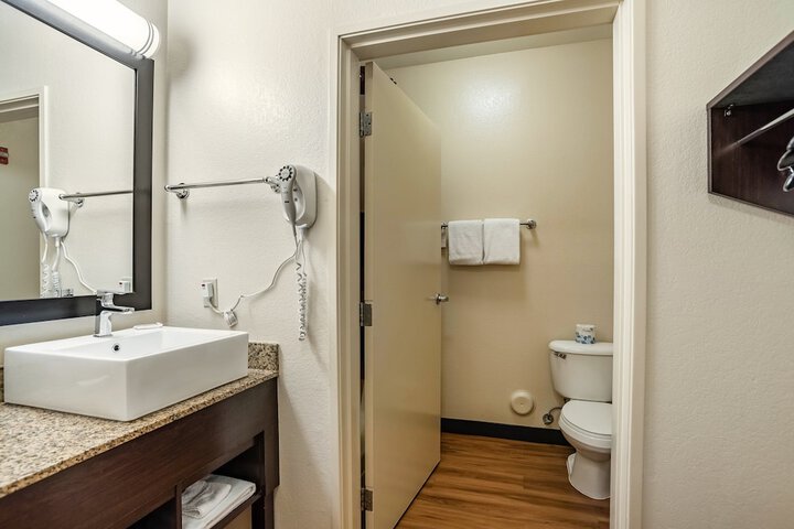 Room 27 of 34