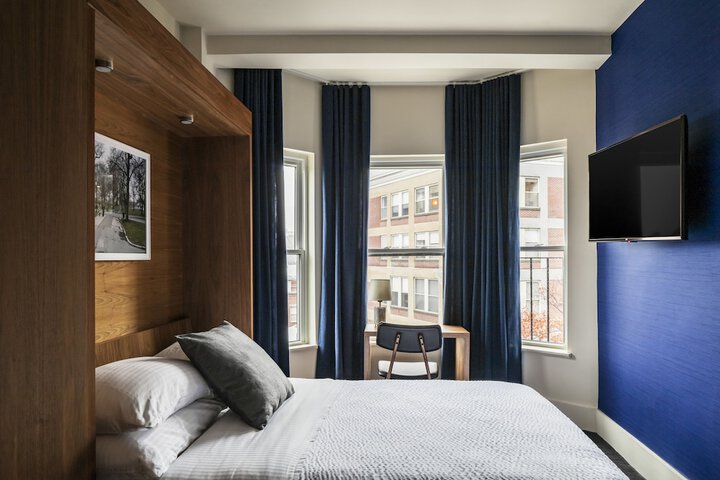 Room 32 of 36