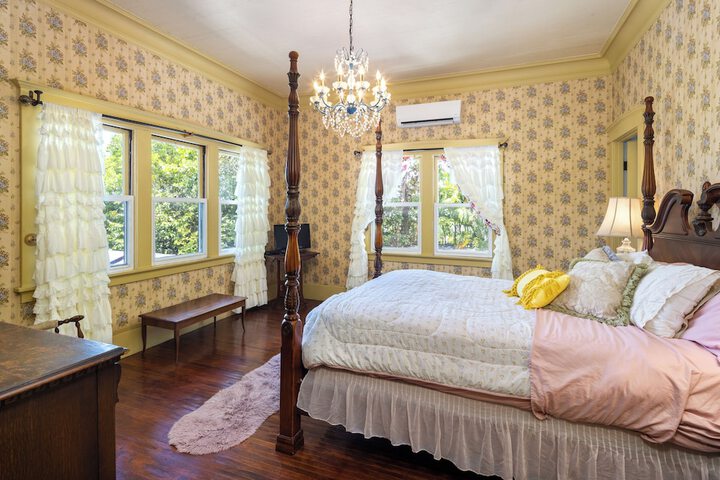 Room 18 of 21