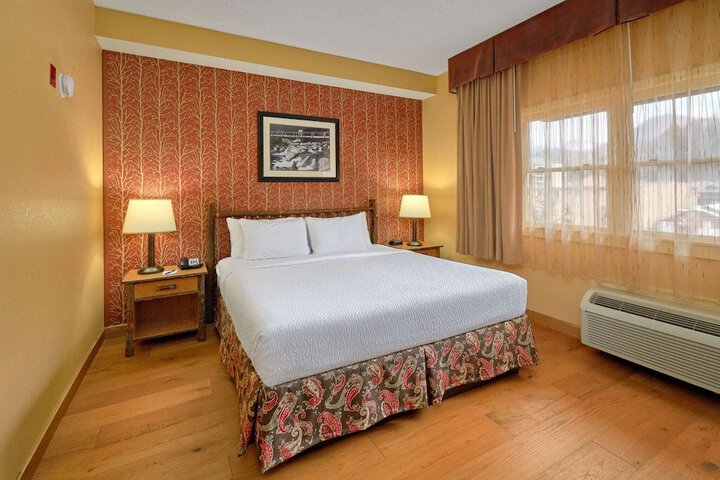 Room 13 of 32