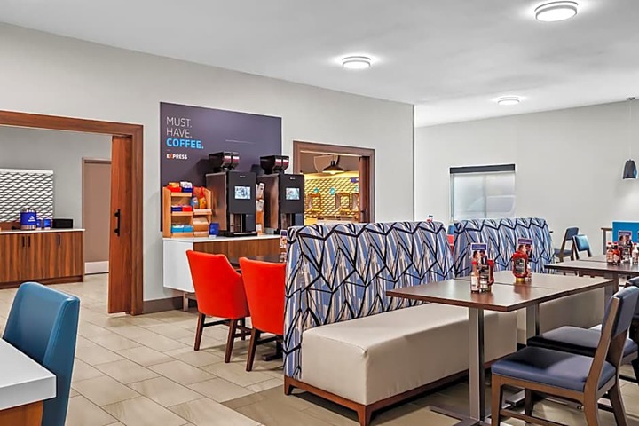 Holiday Inn Express & Suites Tumwater Olympia by IHG