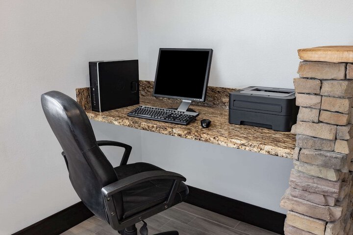 Business Center 51 of 53