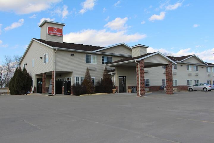 Hotel 3 of 35
