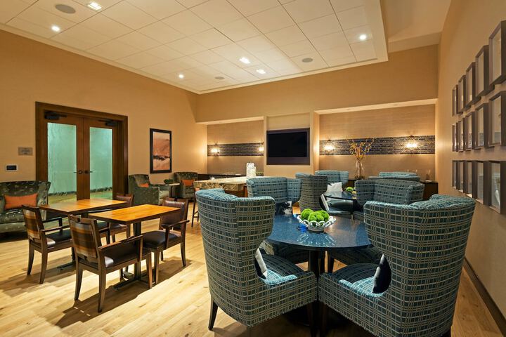 Lounge 56 of 71