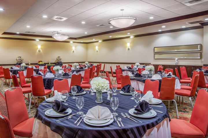Ballroom/Hall 70 of 74