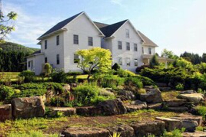 Bed & Breakfast at the Rock Garden