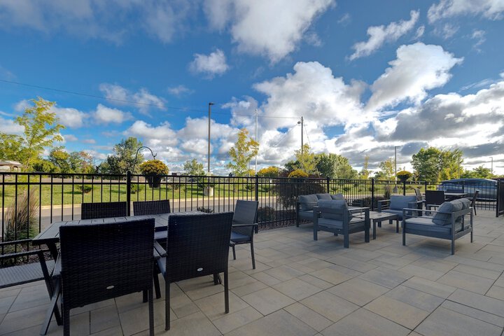 Holiday Inn Express & Suites Detroit Dearborn by IHG