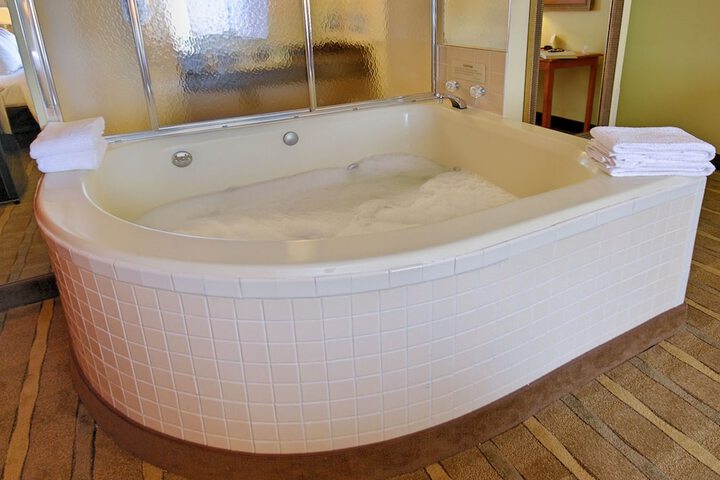 Hot Tub 73 of 77