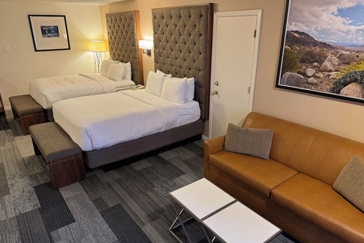 Room 13 of 34