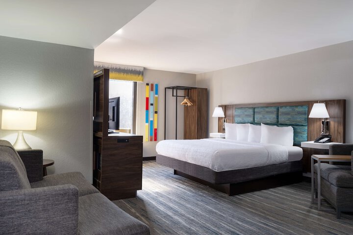 Room 9 of 27