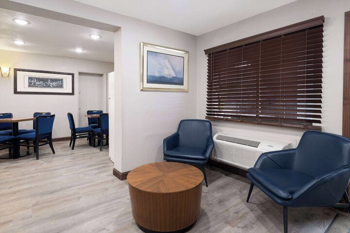Days Inn & Suites by Wyndham Kokomo