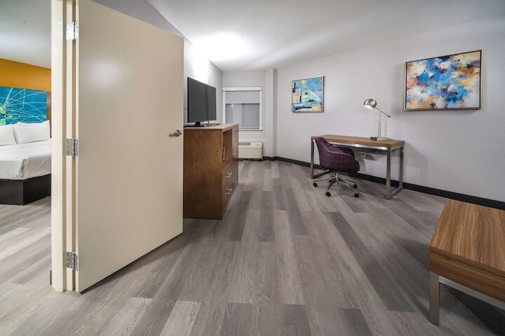 Room 7 of 34