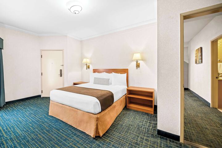 Room 52 of 60