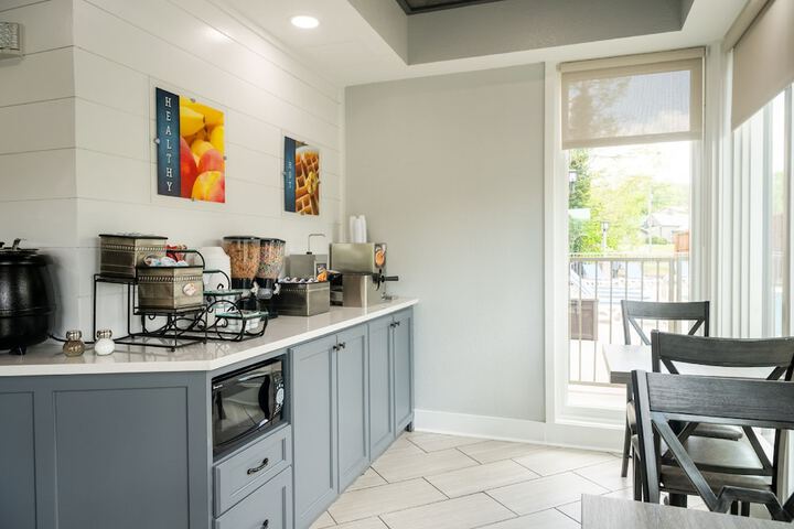 Breakfast/Coffee Service 109 of 127