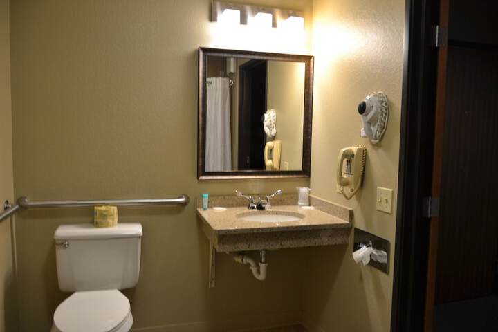Room 17 of 28