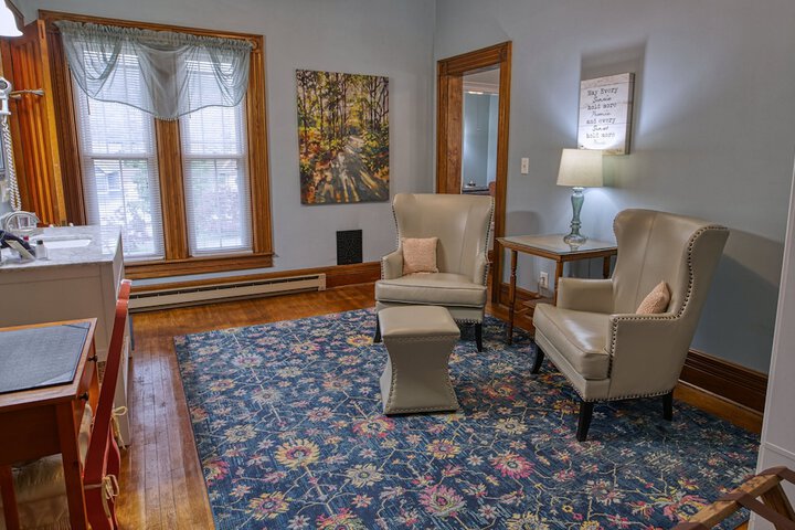 Rockwell Falls Inn and Wine Bar