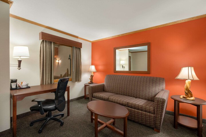 Room 23 of 48