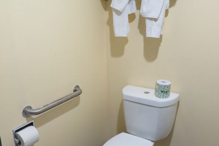 Room 13 of 28