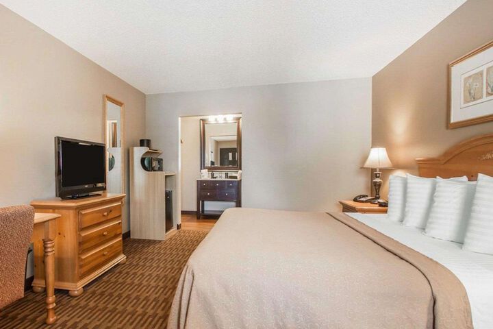 Quality Inn US65 & E. Battlefield Rd. Springfield