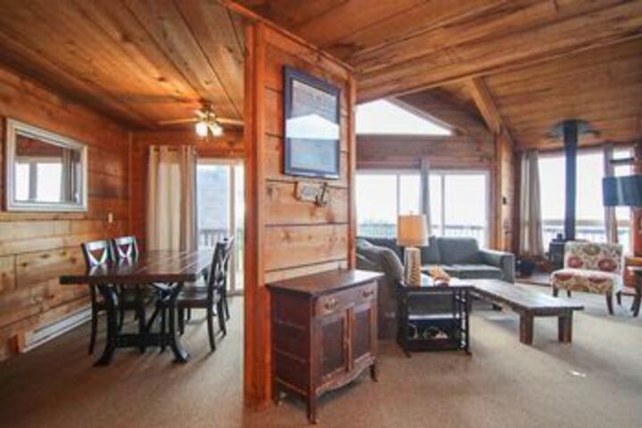 A Beachfront Fantasea 3 Br home by RedAwning