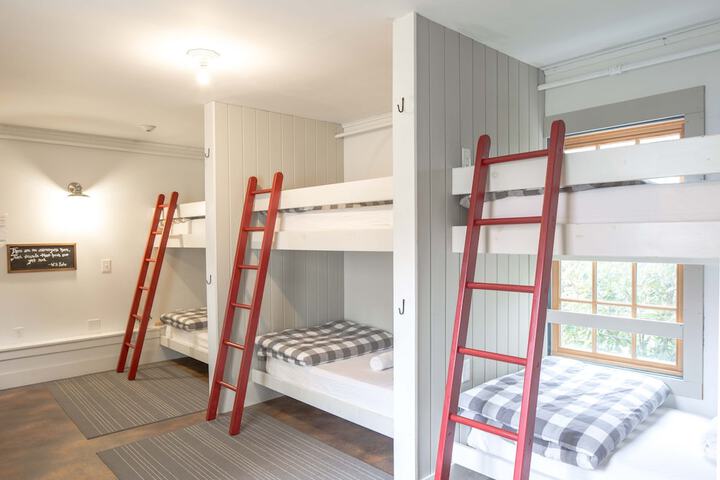 Room 9 of 19