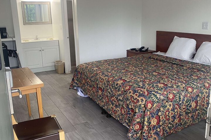 Room 11 of 15